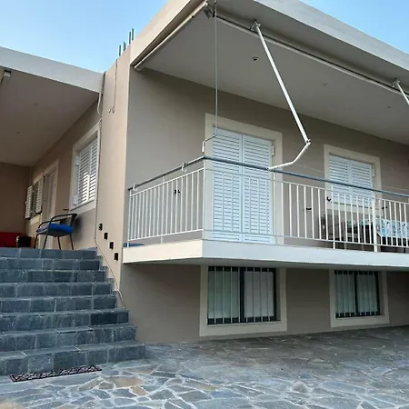 Apartment κτήμα καρνέση